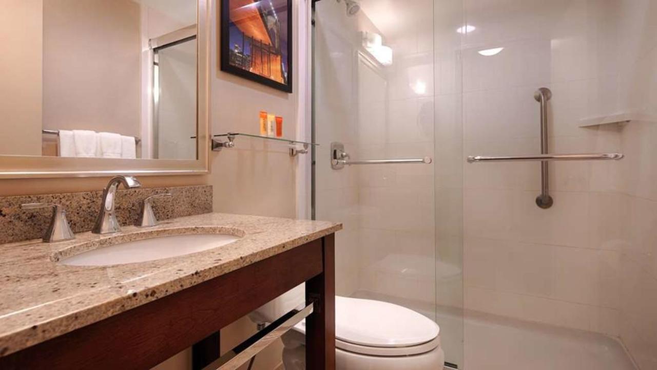 Queen Room at Best Western Gregory Hotel