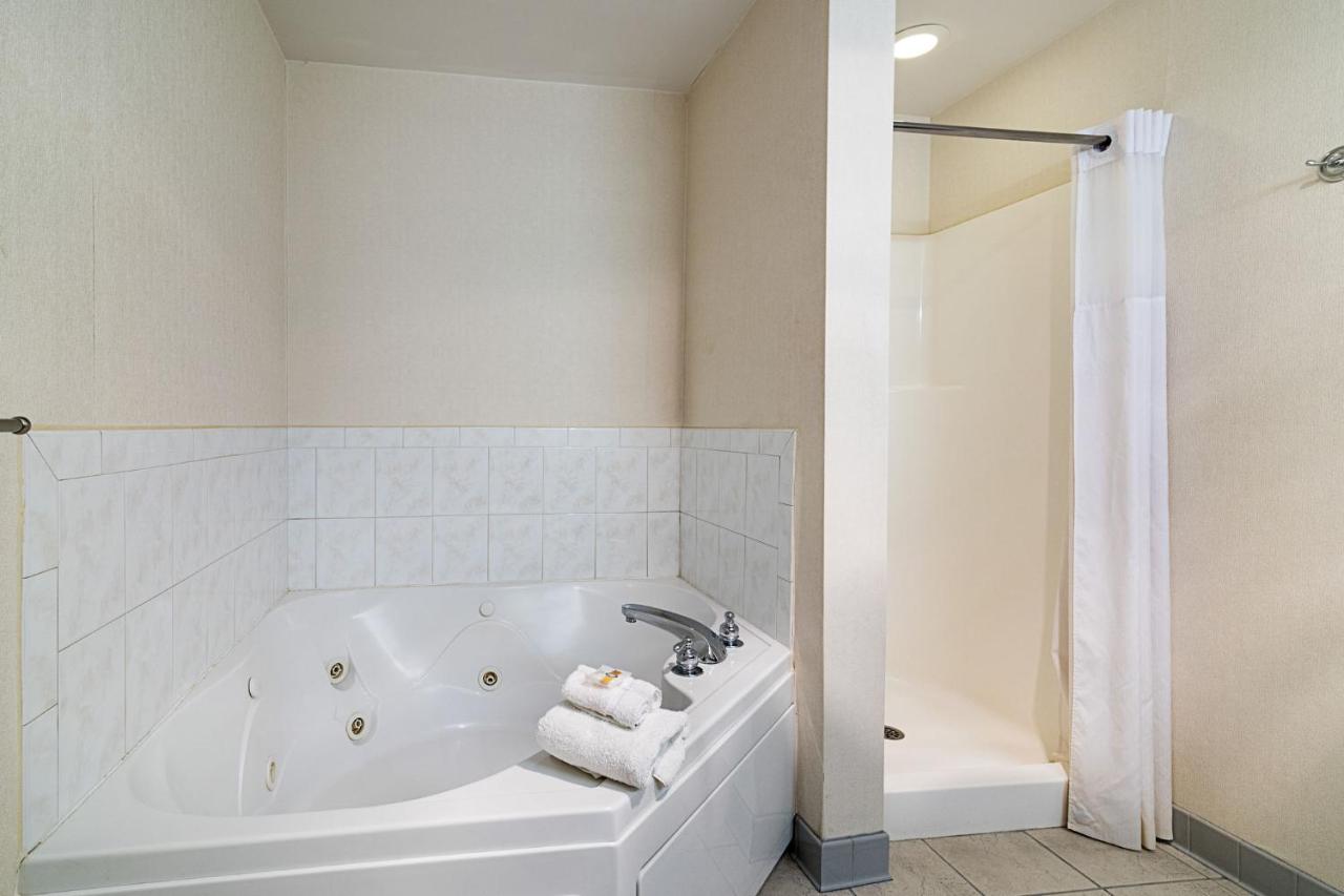 | Quality Inn & Suites Schoharie near Howe Caverns