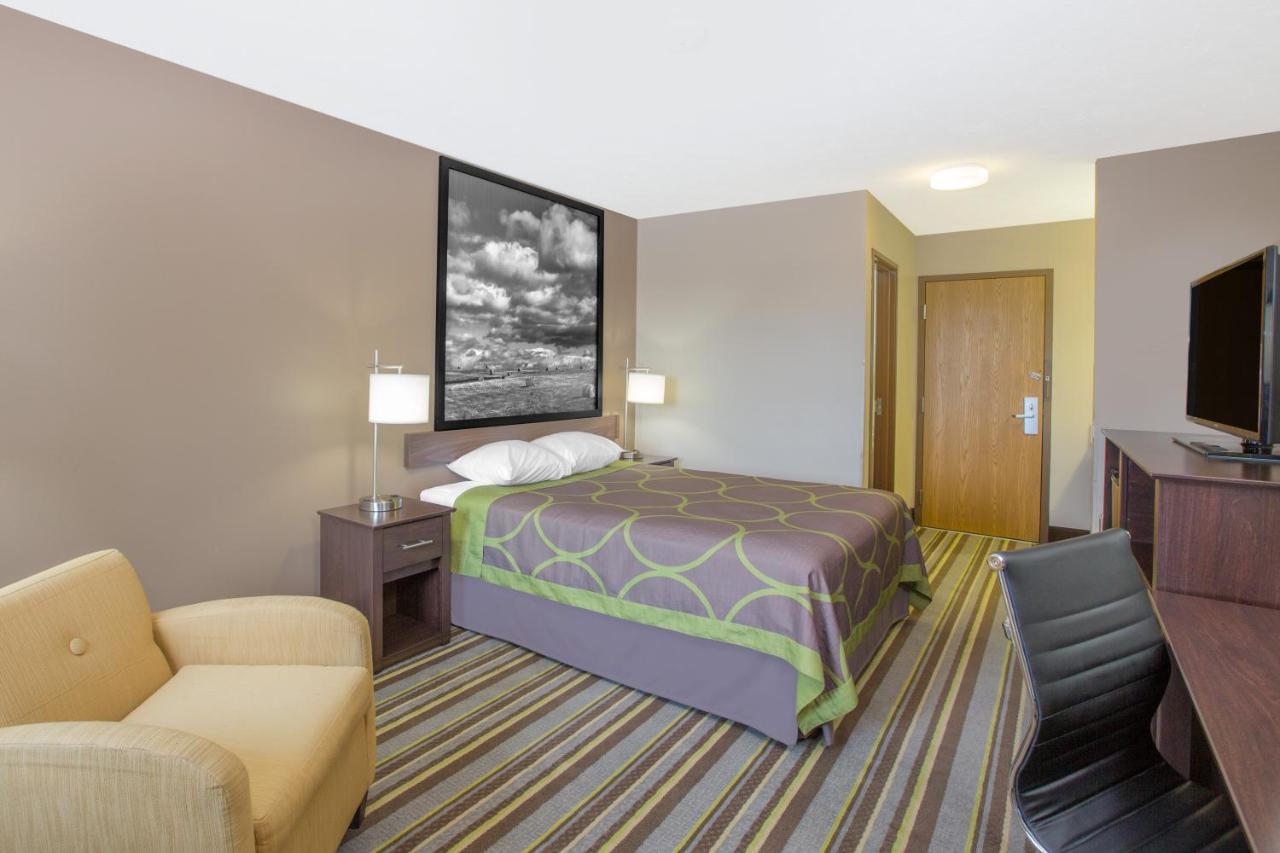 Queen Room - Non-Smoking at Super 8 by Wyndham Hastings