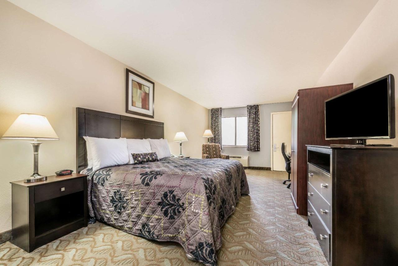King Room - Non-Smoking at Days Inn by Wyndham Bryan College Station