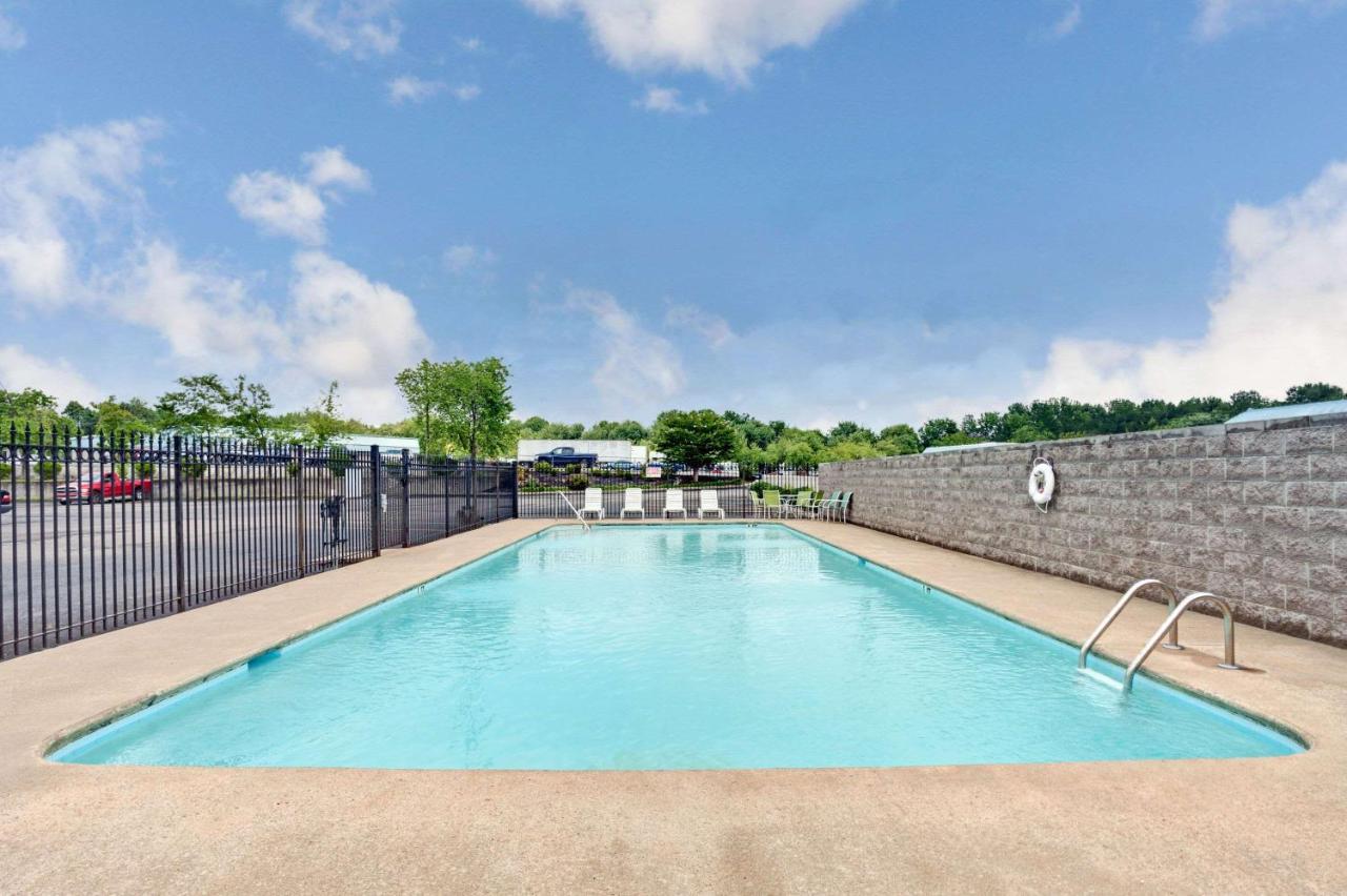 | Days Inn by Wyndham Joelton/Nashville