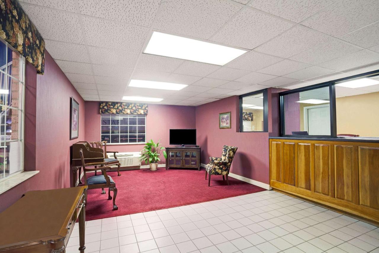 | Days Inn by Wyndham Joelton/Nashville