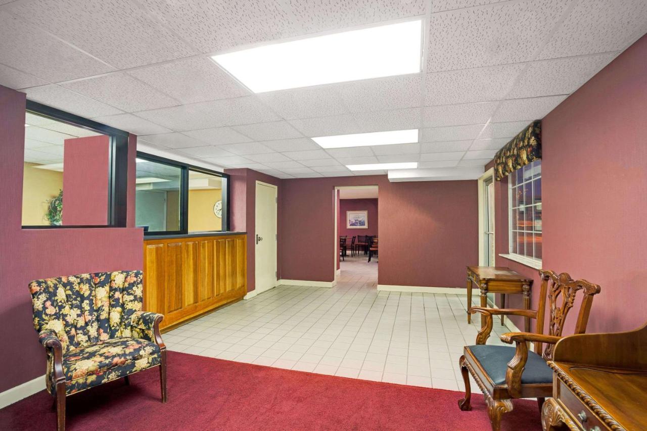 | Days Inn by Wyndham Joelton/Nashville