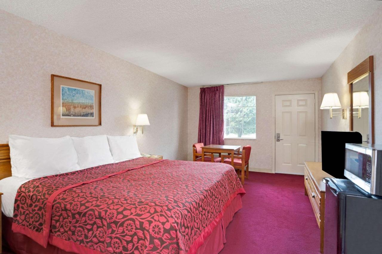 | Days Inn by Wyndham Joelton/Nashville