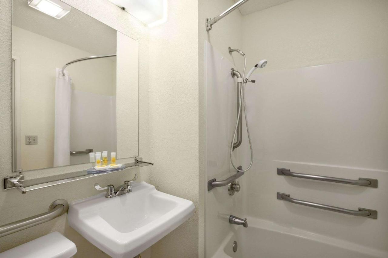 King Room - Disability Access - Non-Smoking at Days Inn by Wyndham Oglesby/ Starved Rock