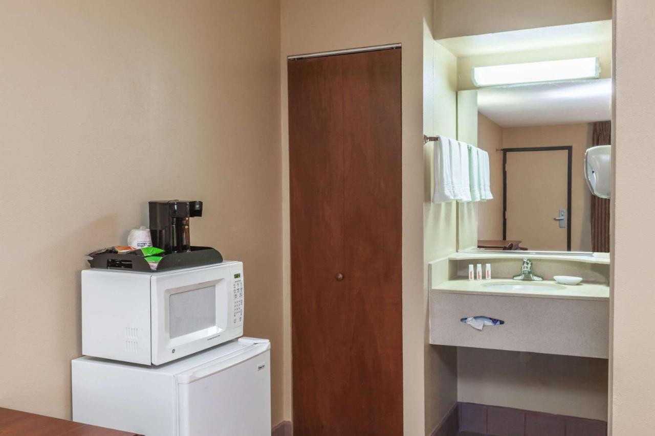  | Red Carpet Inn Elkton