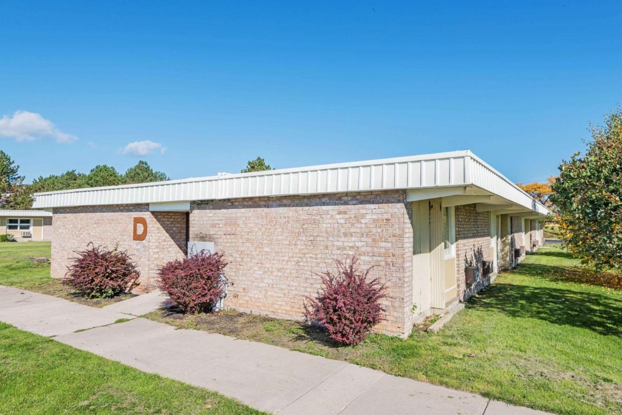 | Days Inn by Wyndham Henrietta/Rochester Area