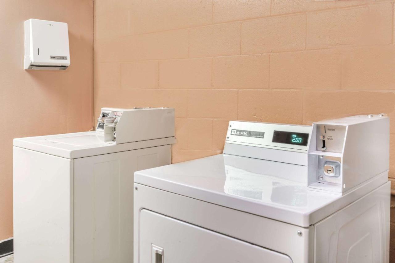 | Days Inn by Wyndham Henrietta/Rochester Area