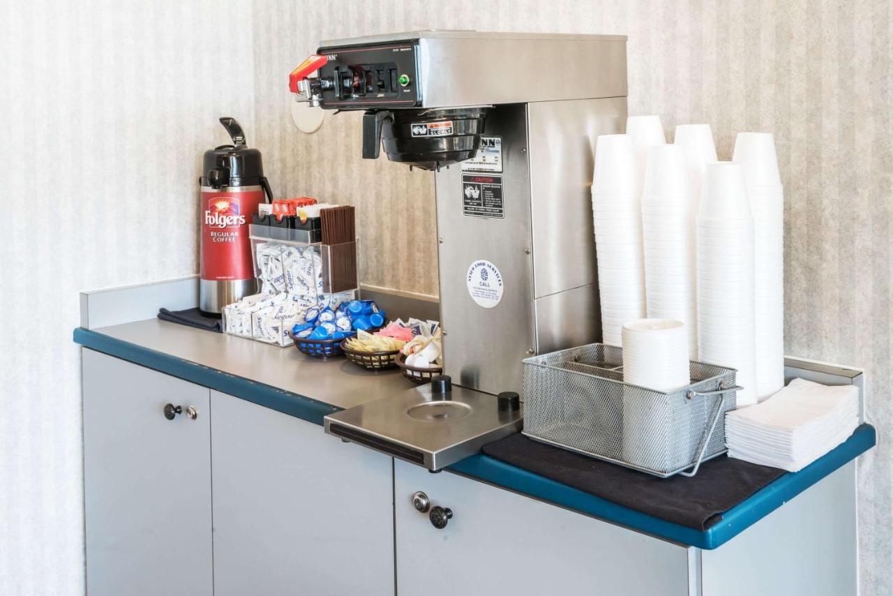 | Days Inn by Wyndham Henrietta/Rochester Area
