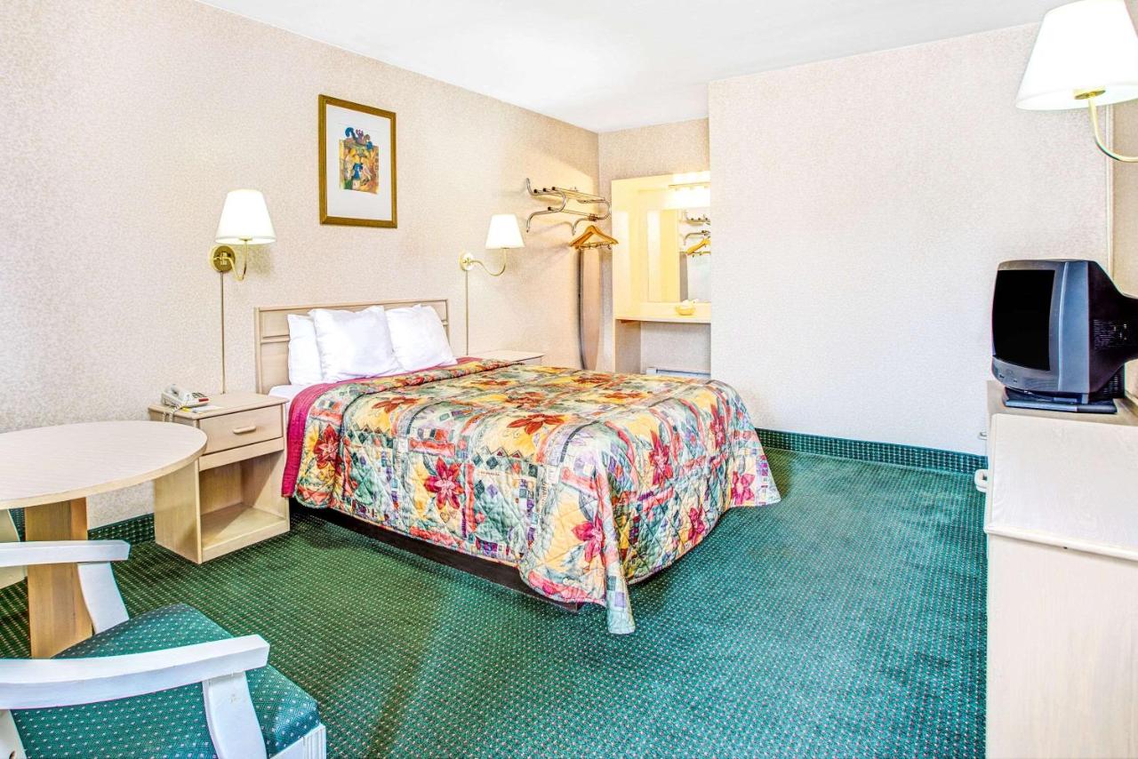 Double Room - Non-Smoking at Days Inn by Wyndham Arlington/Washington DC