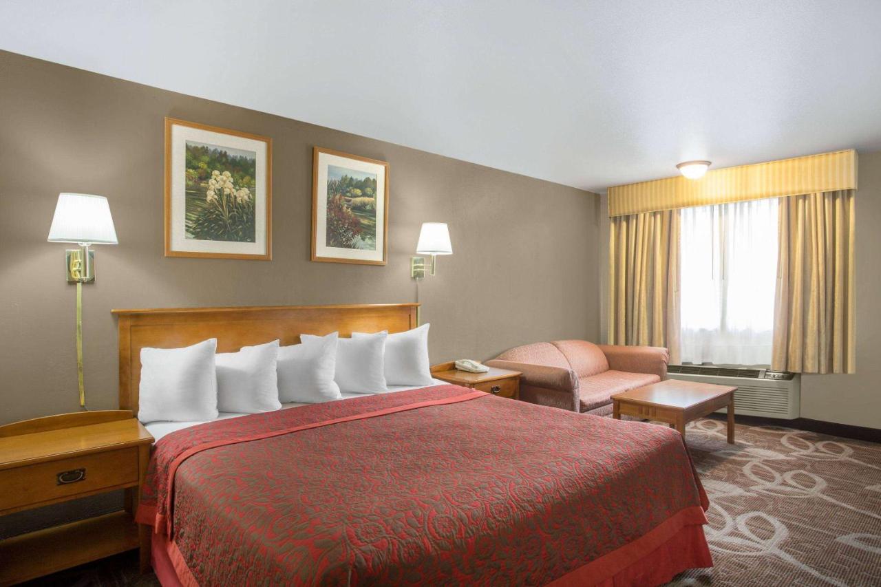 King Room - Disability Access/Non-Smoking at Royal Inn Provo