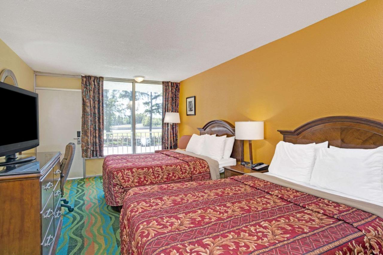 Double Room with Two Beds - Smoking at Days Inn by Wyndham Norfolk Military Circle