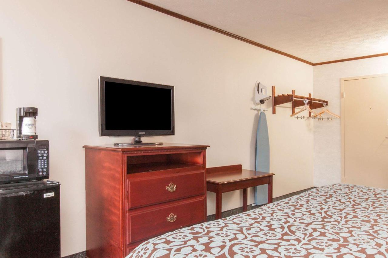  | The Schenectady Inn & Suites