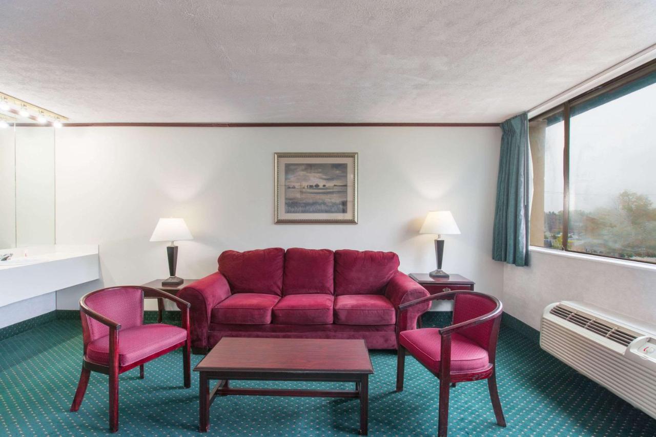  | The Schenectady Inn & Suites