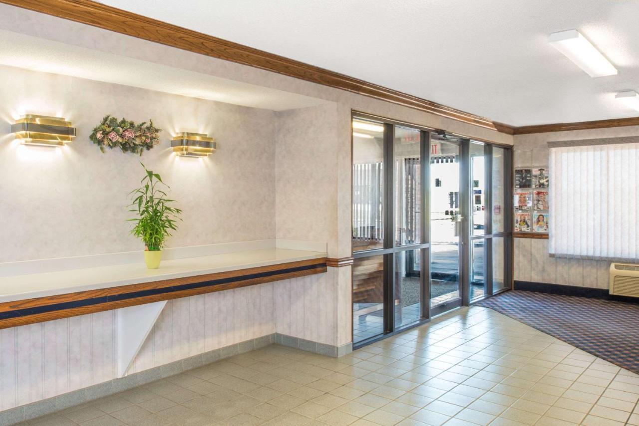 | Days Inn by Wyndham Pontoon Beach