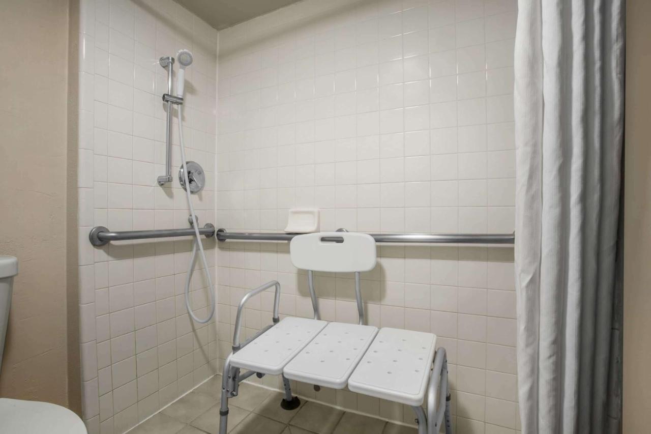 King Room - Disability Access/Non-Smoking at Royal Inn Provo