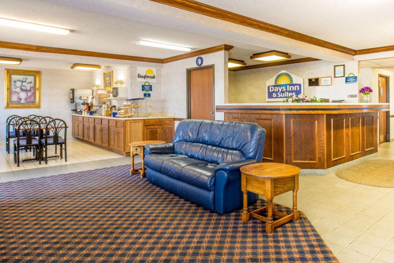 | Days Inn by Wyndham Pontoon Beach