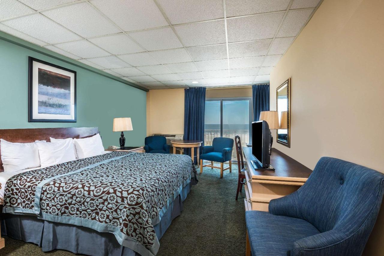 Deluxe King Room - Oceanfront at Days Inn by Wyndham Atlantic City Oceanfront-Boardwalk