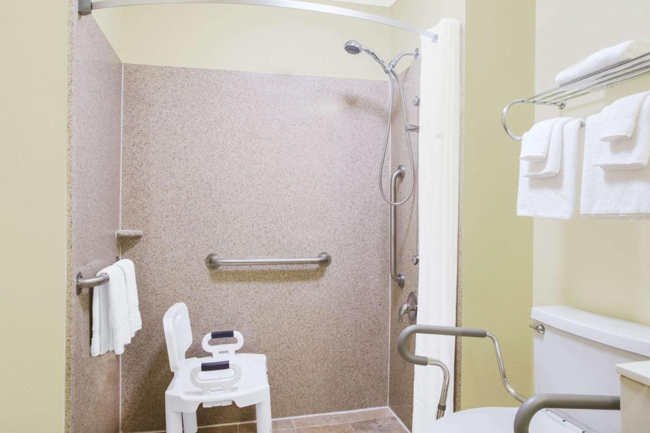 King Room - Mobility Access/Non-Smoking at Days Inn by Wyndham Wytheville