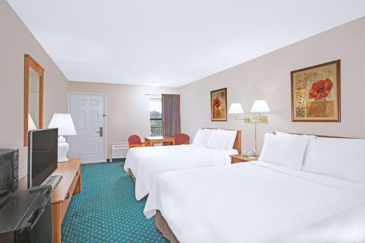 Double Room with Two Double Beds - Smoking at Days Inn by Wyndham Wytheville