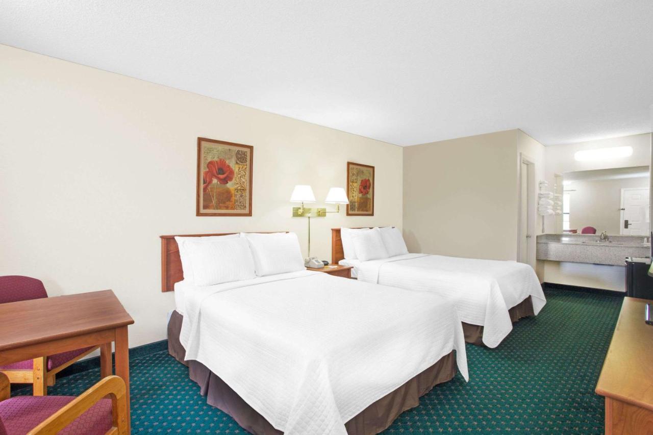 Double Room with Two Double Beds - Smoking at Days Inn by Wyndham Wytheville