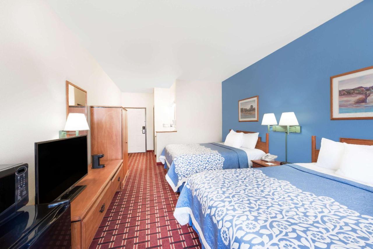 Queen Room with Two Queen Beds - Mobility Accessible/Non-Smoking at Days Inn & Suites by Wyndham Lordsburg