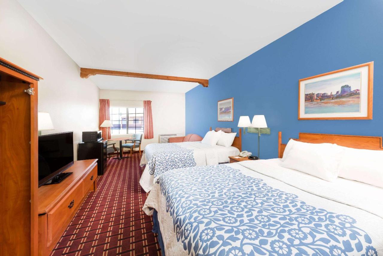 Queen Room with Two Queen Beds - Mobility Accessible/Non-Smoking at Days Inn & Suites by Wyndham Lordsburg