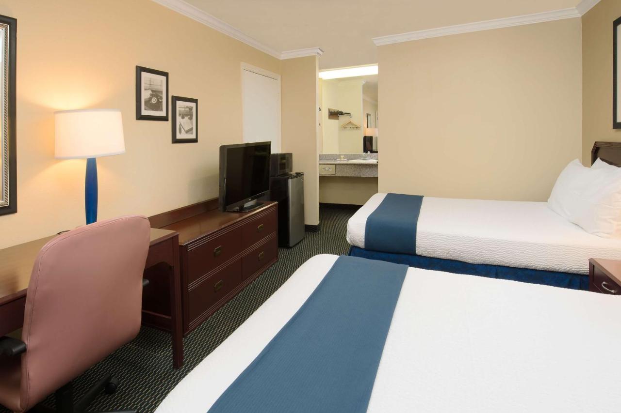 | Days Inn by Wyndham Pinole Berkeley