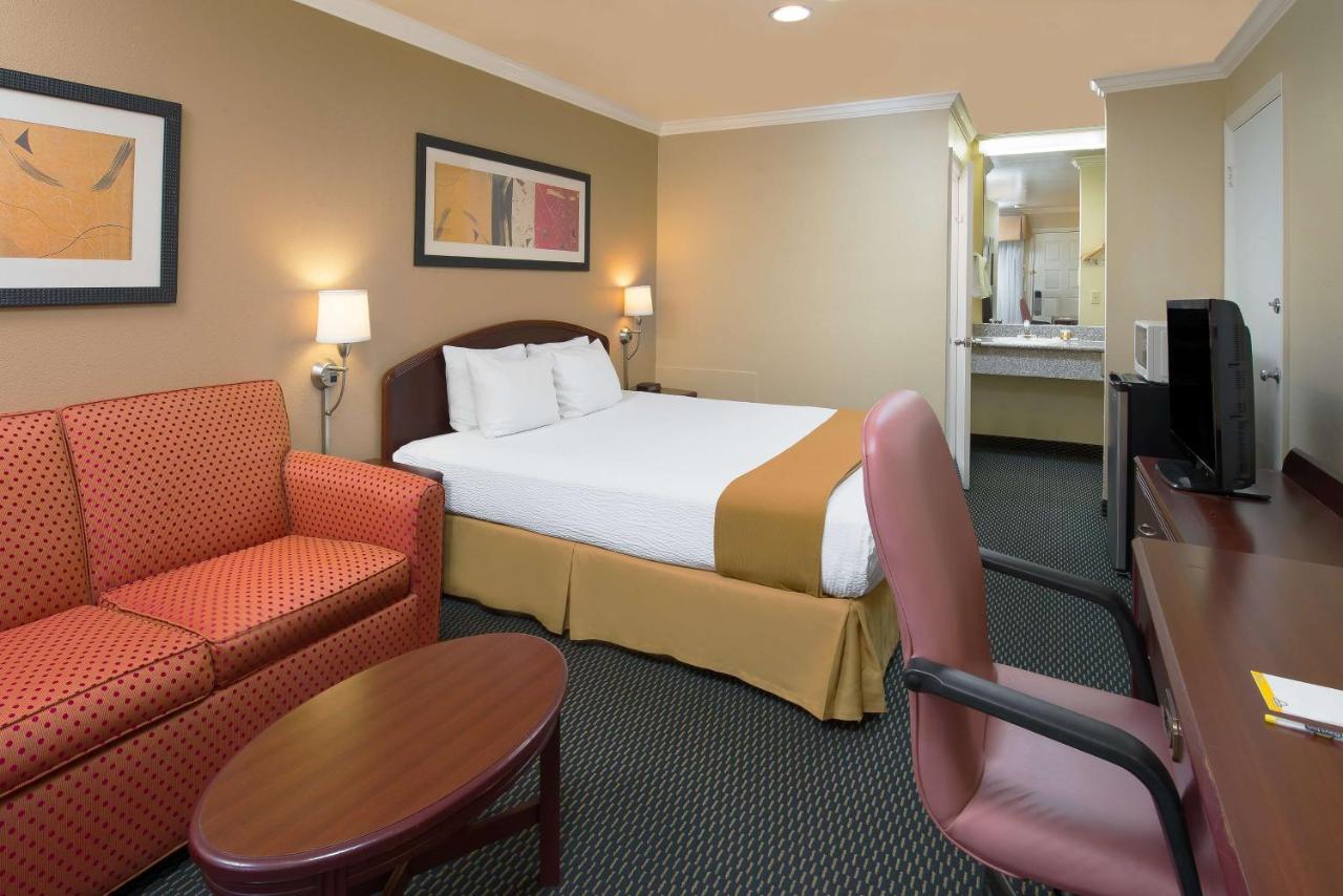 | Days Inn by Wyndham Pinole Berkeley