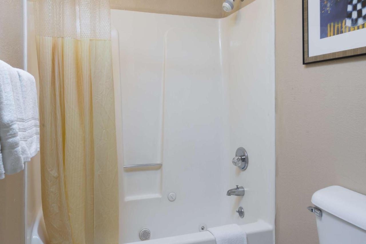 | Days Inn by Wyndham Pinole Berkeley
