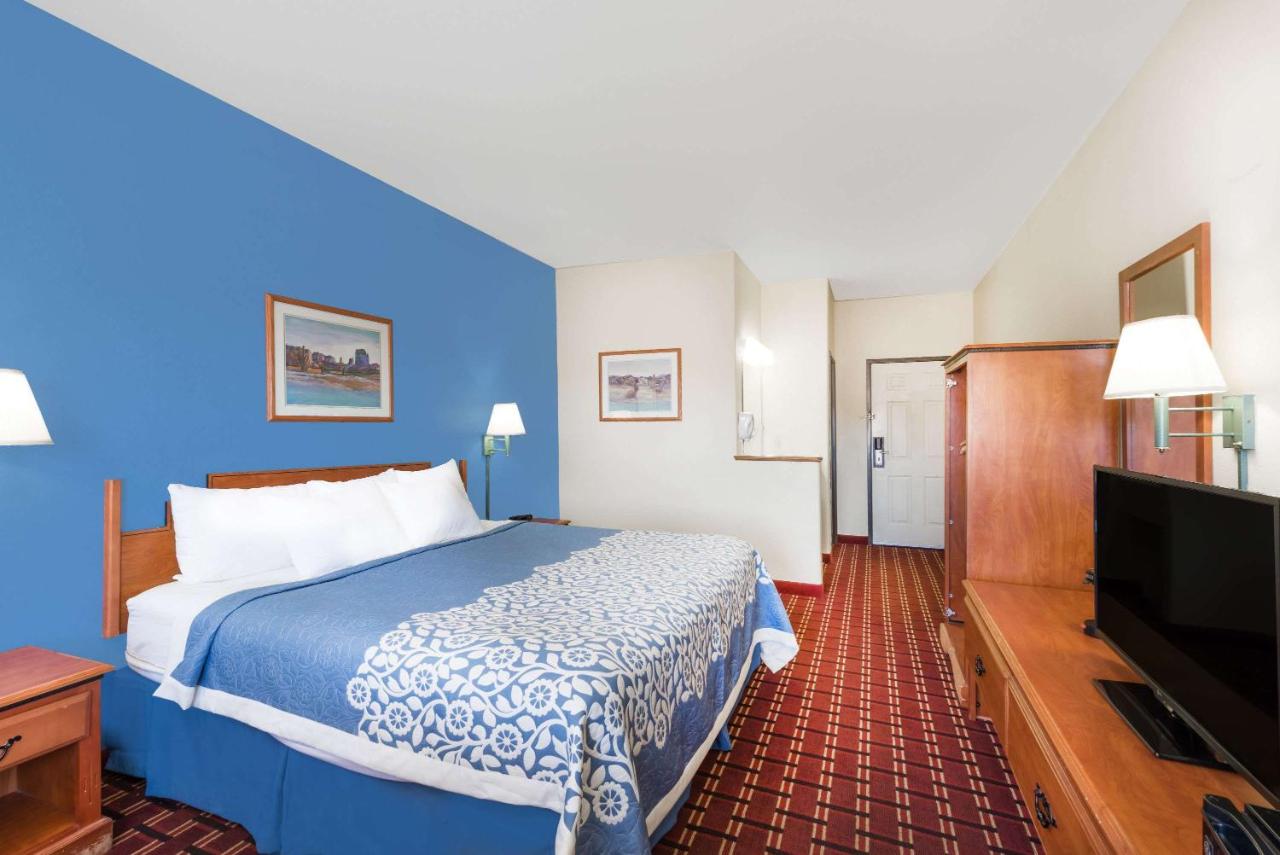 King Room - Mobility Accessible/Non-Smoking at Days Inn & Suites by Wyndham Lordsburg