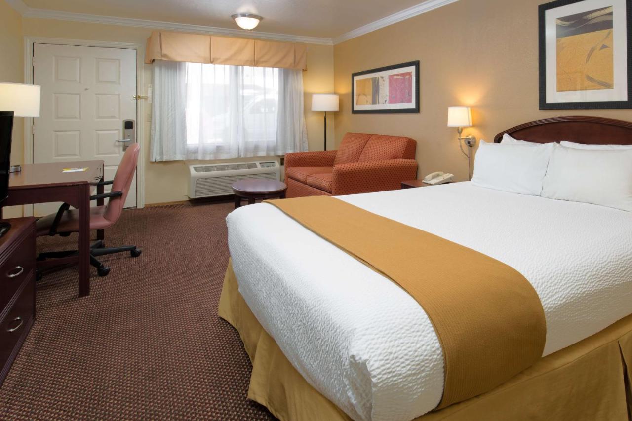 | Days Inn by Wyndham Pinole Berkeley
