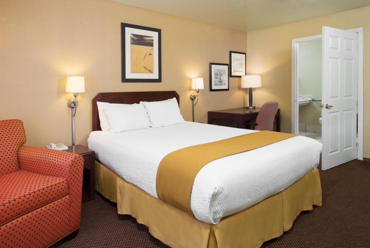 | Days Inn by Wyndham Pinole Berkeley