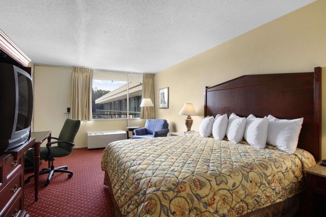 | Days Inn by Wyndham Washington DC/Gateway
