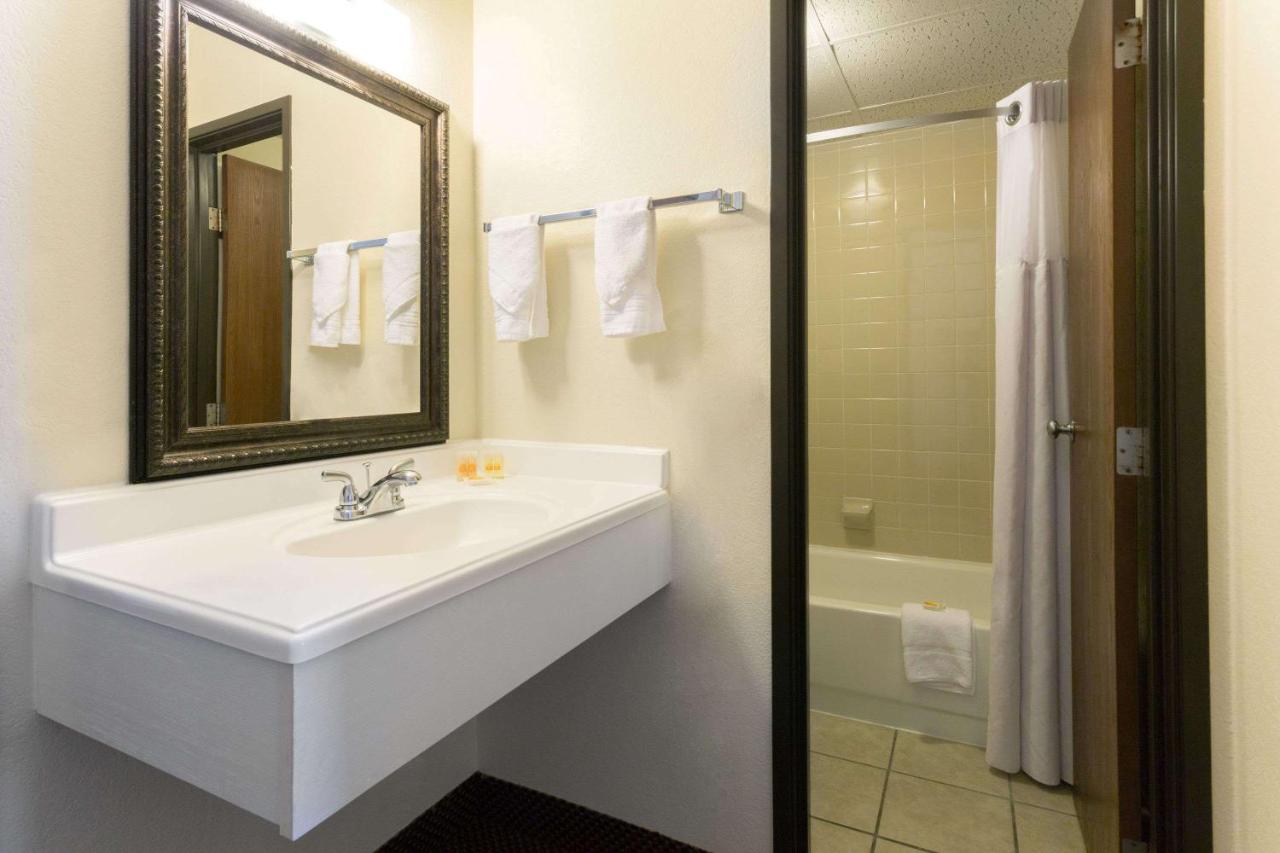 Std. Single Double Room - Non-Smoking at Days Inn by Wyndham Fort Collins