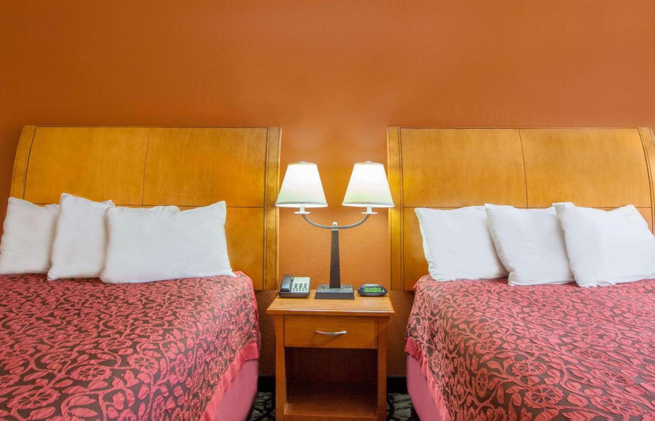 | Days Inn by Wyndham Centerville