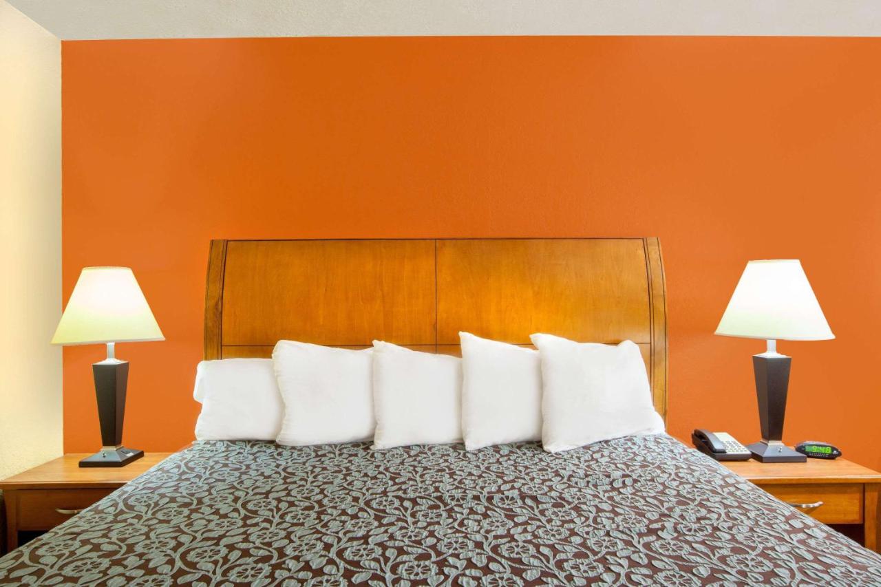 | Days Inn by Wyndham Centerville