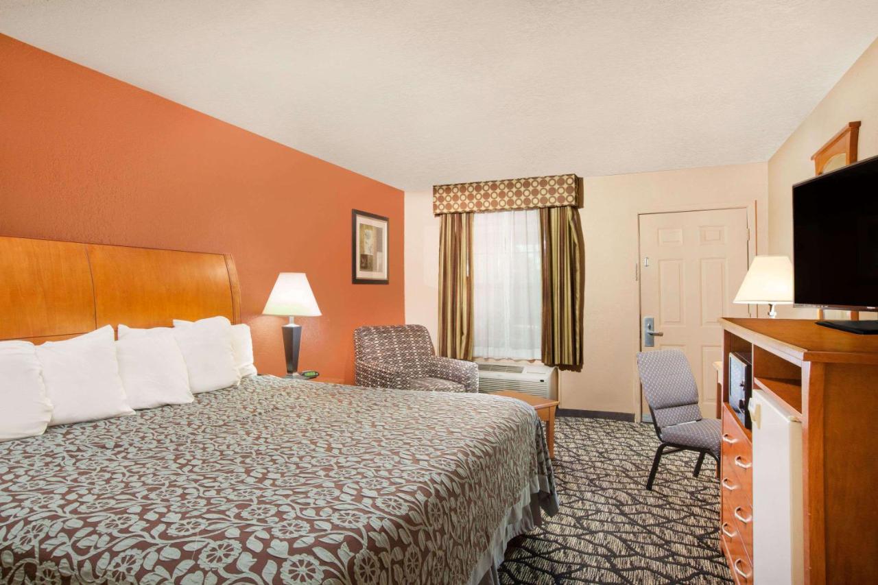| Days Inn by Wyndham Centerville