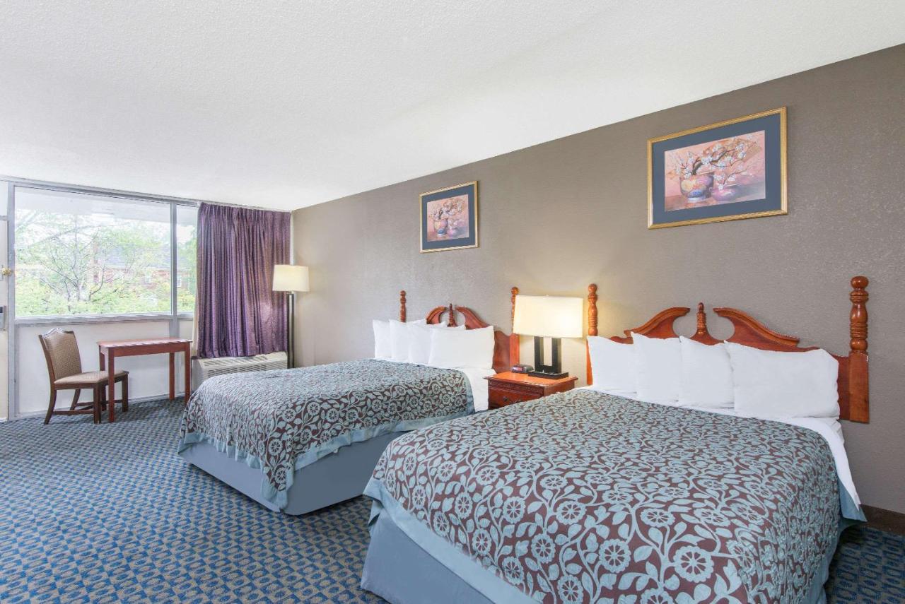 Double Room - Disability Access/Non-Smoking at Days Inn by Wyndham Arlington Pentagon