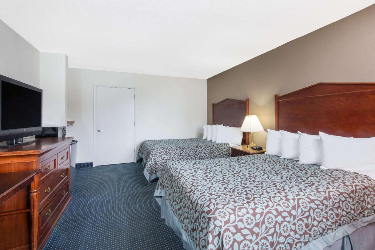 Double Room - Disability Access/Non-Smoking at Days Inn by Wyndham Arlington Pentagon