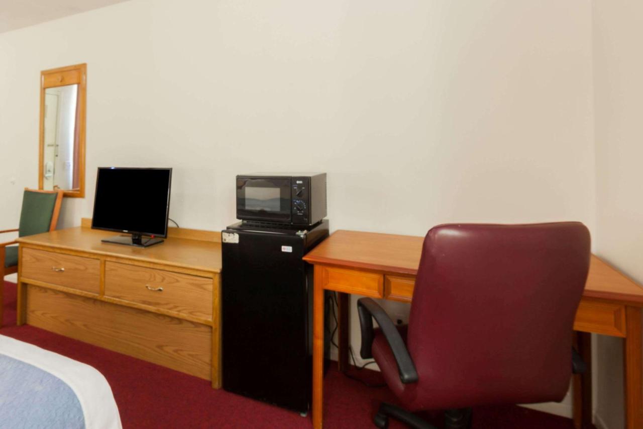 | Days Inn by Wyndham Castaic Six Flags Magic Mountain