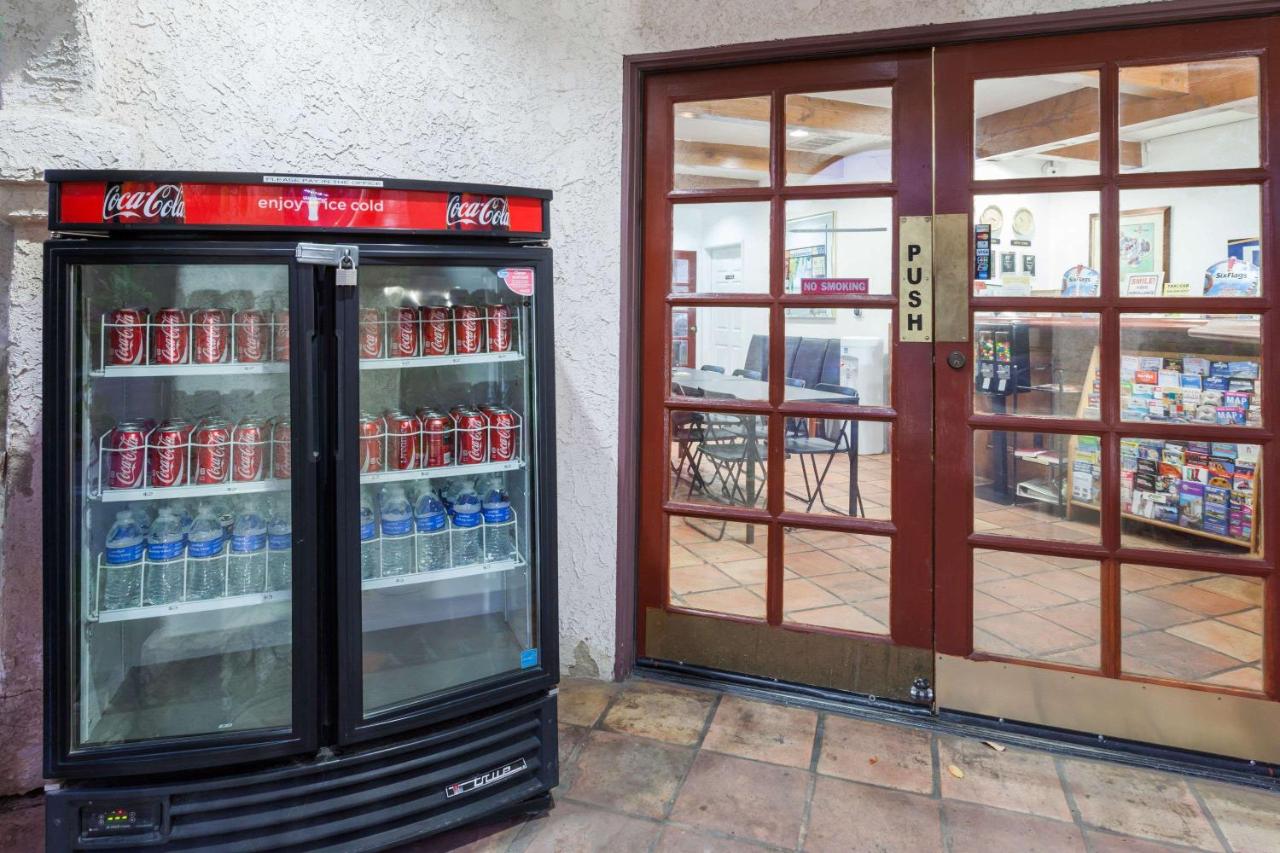 | Days Inn by Wyndham Castaic Six Flags Magic Mountain