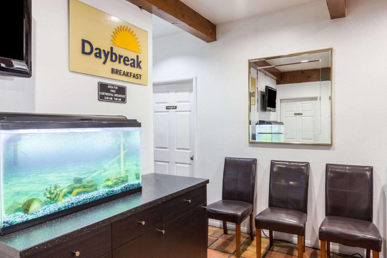 | Days Inn by Wyndham Castaic Six Flags Magic Mountain