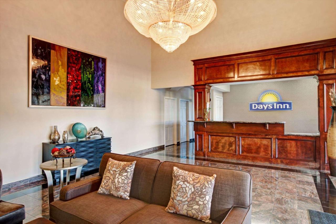 | Days Inn & Suites by Wyndham Houston North - Spring