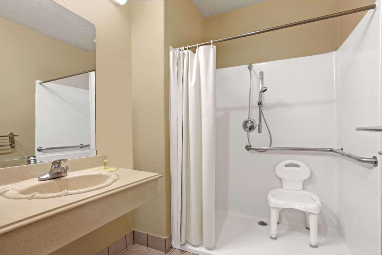  | Days Inn & Suites by Wyndham Houston North - Spring