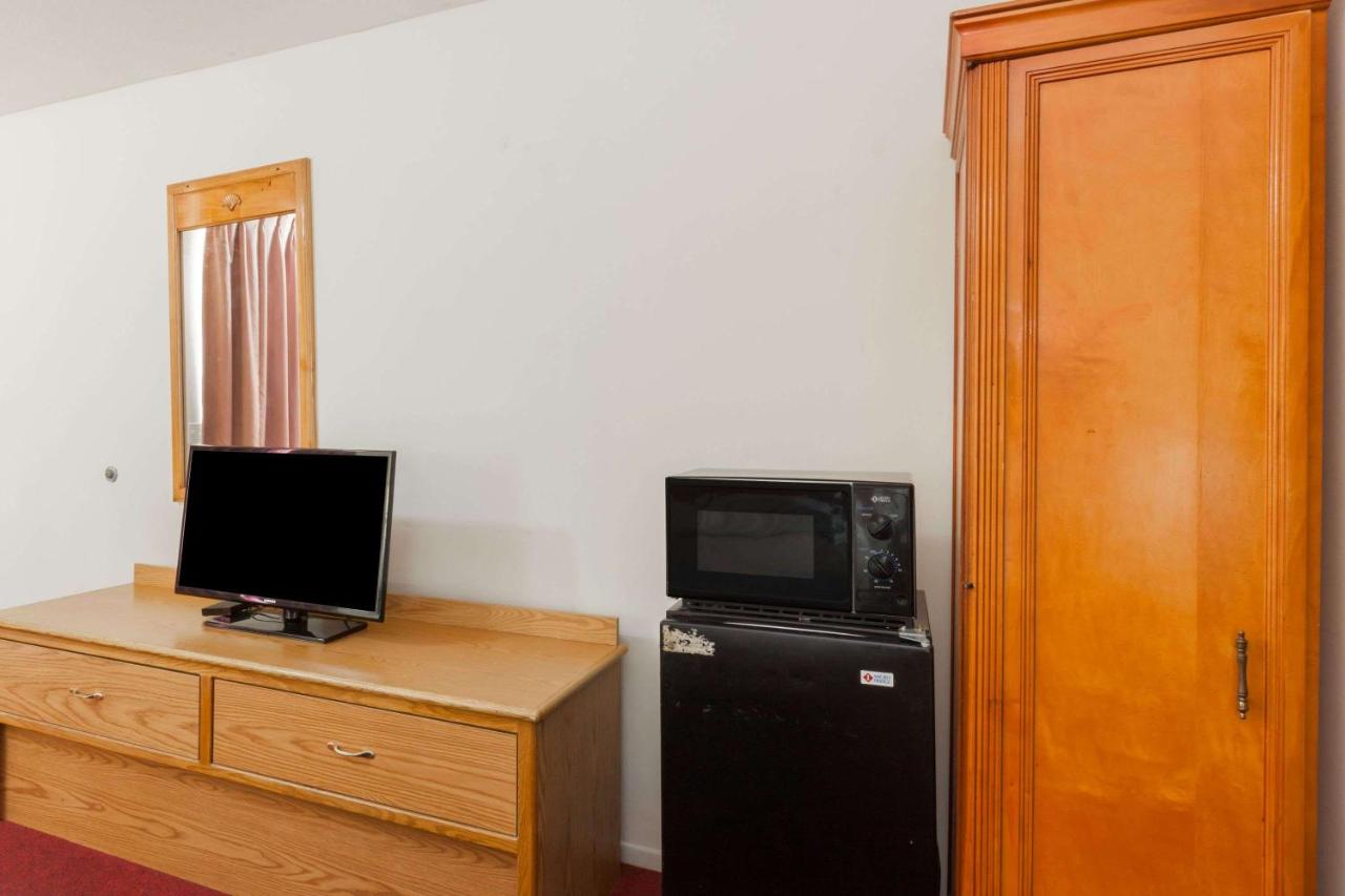 | Days Inn by Wyndham Castaic Six Flags Magic Mountain