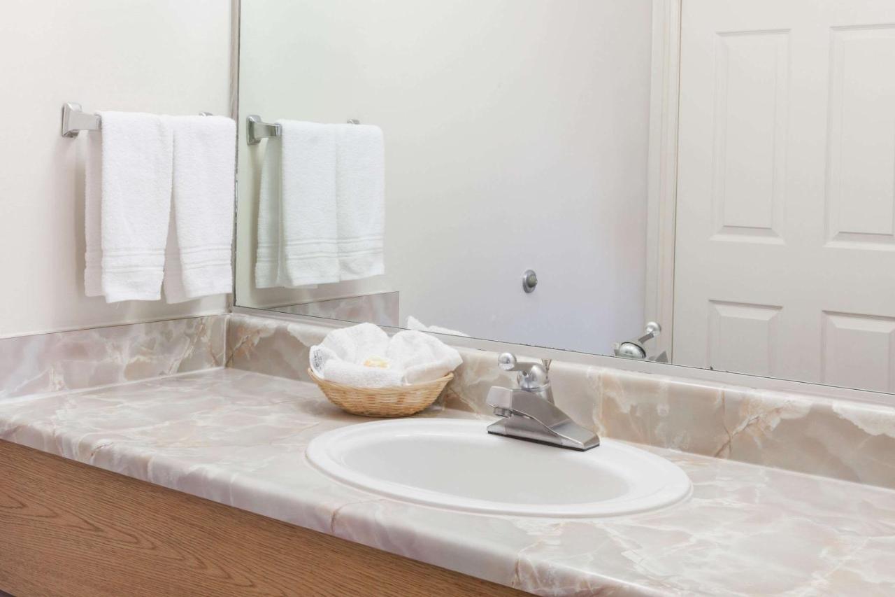 | Days Inn by Wyndham Castaic Six Flags Magic Mountain