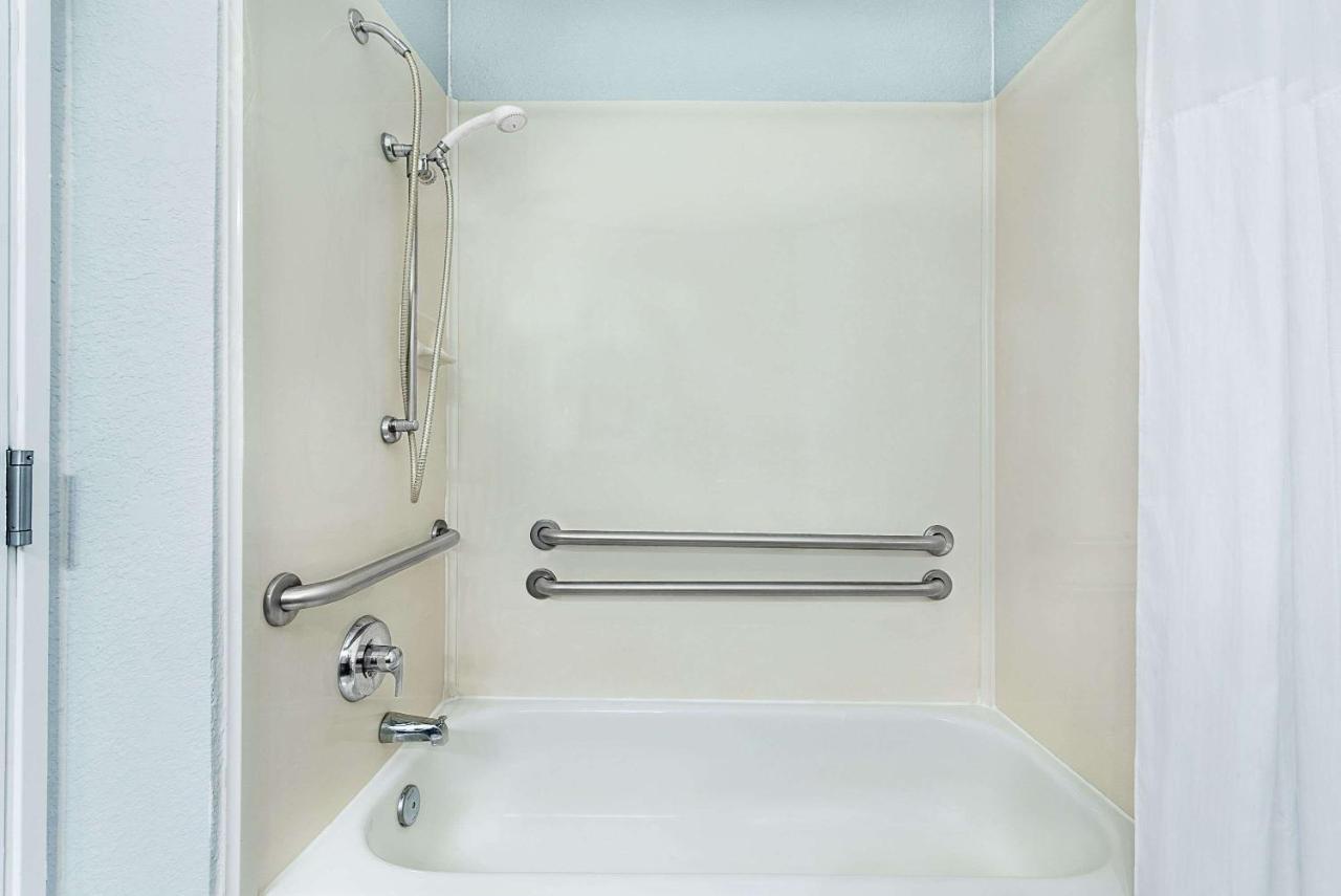 2 QN Beds,One Bedroom,Mobility/Hearing Access Suite,Tub w/ Grab Bars,No Smoking at Days Inn & Suites by Wyndham Dallas