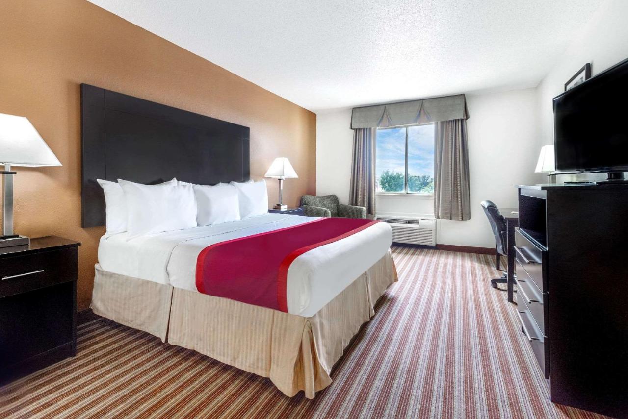 King Room - Non-Smoking at Days Inn & Suites by Wyndham Dallas