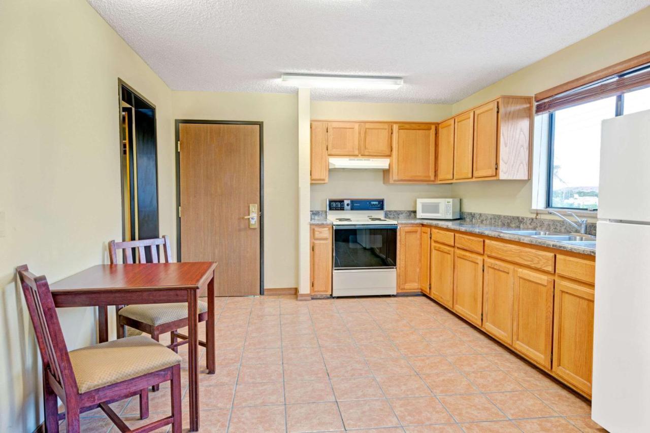 One-Bedroom King Suite - Non-Smoking at Days Inn by Wyndham Bernalillo